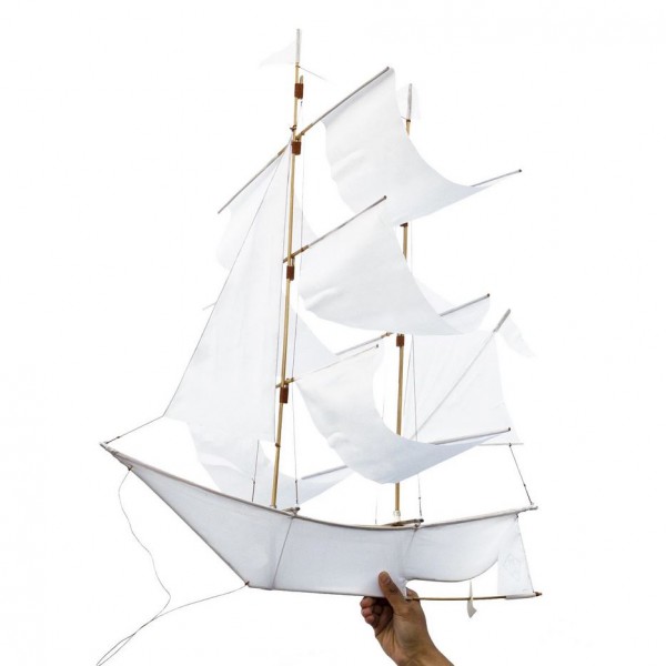 Flugdrachen . HAPTIC LAB . Segelschiff white