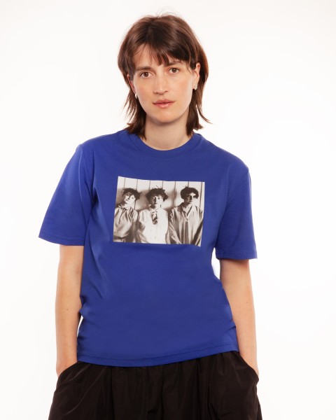 T-Shirt . MARCEL BREUER MIT SEINEM HAREM . Blue . edited by muse